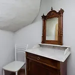 Under Ancient Roofs Appartement *