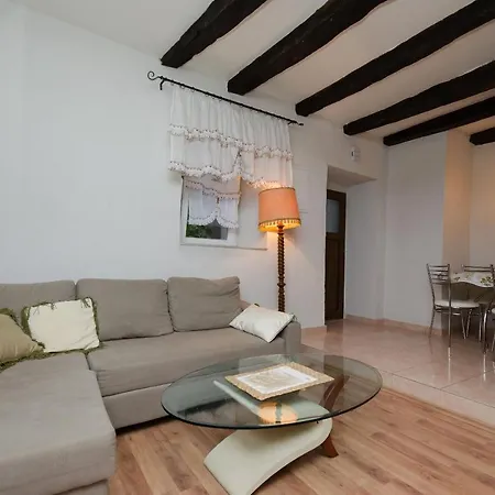 Apartment Under Ancient Roofs Vrbnik (Primorje-Gorski Kotar)