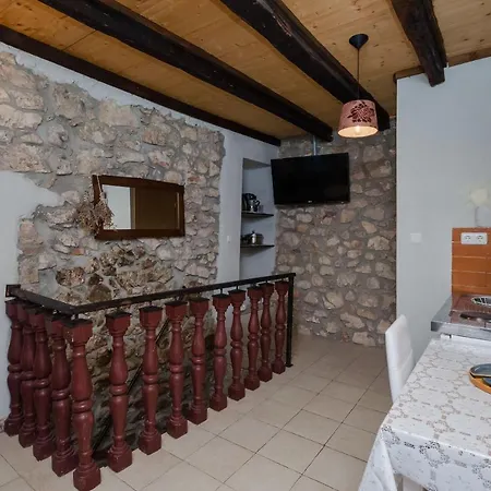 Under Ancient Roofs * Vrbnik (Primorje-Gorski Kotar)