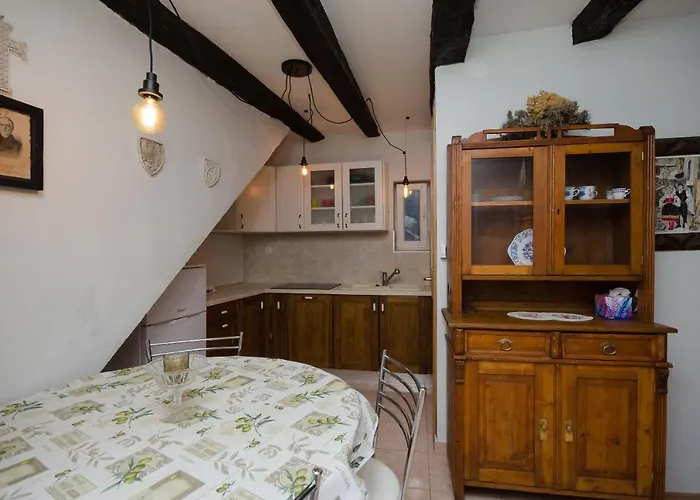 Apartment Under Ancient Roofs Vrbnik (Primorje-Gorski Kotar)