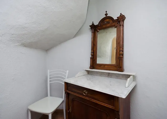 Under Ancient Roofs Apartment *