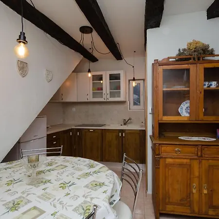 Apartment Under Ancient Roofs Vrbnik (Primorje-Gorski Kotar)